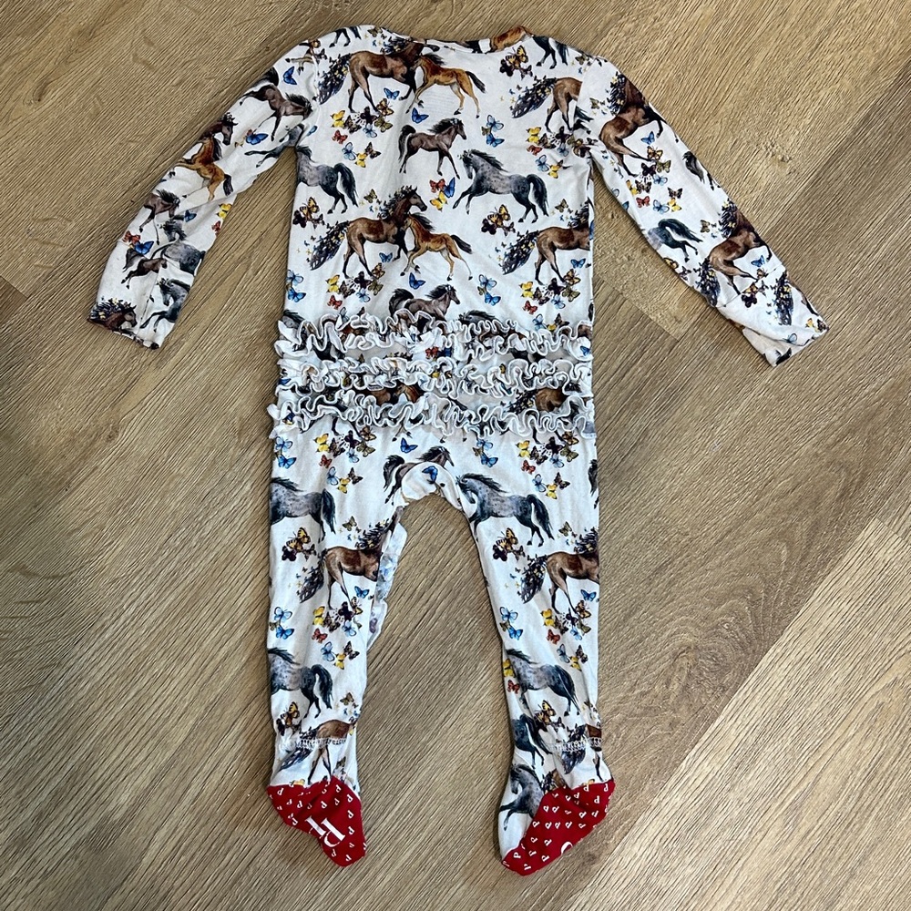 Posh Peanut Equestrian Horse Graphic Ruffled Bamboo Footie |Size 6-9 months - Picture 12 of 12